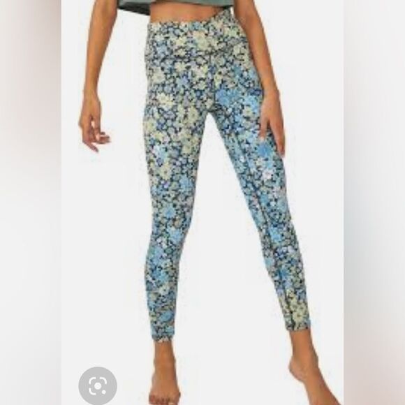 NWT FREE PEOPLE MOVEMENT
FP Floral Flower Daisy Navy yellow size M - Picture 1 of 7